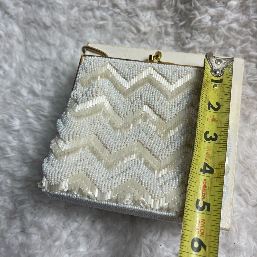 La Regale Handmade Beaded off white Handbag Clutch gold tone frame and strap. - Picture 12 of 12
